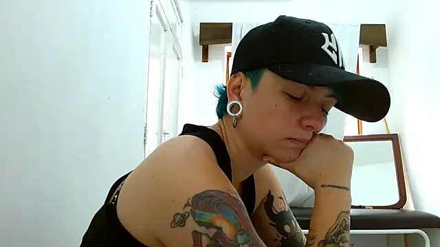 Snapshot of tomboyblue chatting on February 13, 2026, 2:28 pm tomboyblue online show from February 13, 2026, 2:28 pm