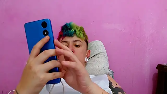 tomboyblue online show from October 5, 2025, 4:09 pm