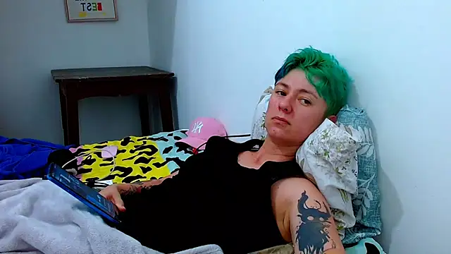 Snapshot of tomboyblue chatting on February 8, 2026, 8:50 pm tomboyblue online show from February 8, 2026, 8:50 pm