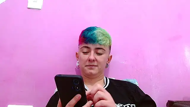 tomboyblue online show from September 19, 2025, 9:41 pm