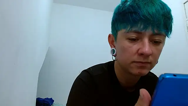 Snapshot of tomboyblue chatting on February 14, 2026, 4:07 pm tomboyblue online show from February 14, 2026, 4:07 pm