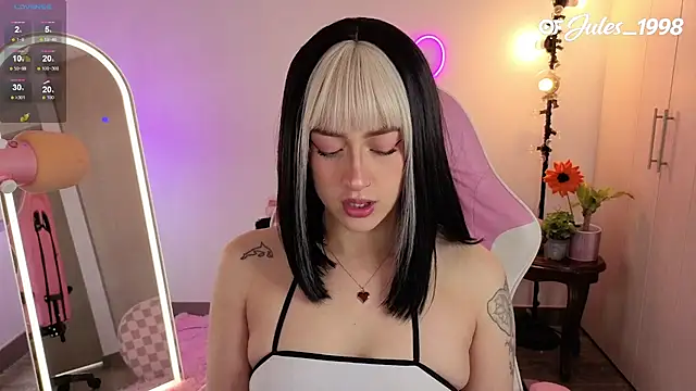 Snapshot of violet_ch chatting on May 14, 2026, 6:49 pm violet ch online show from May 14, 2026, 6:49 pm
