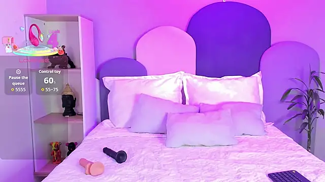 SophieGomez22 online show from December 21, 2025, 11:23 am