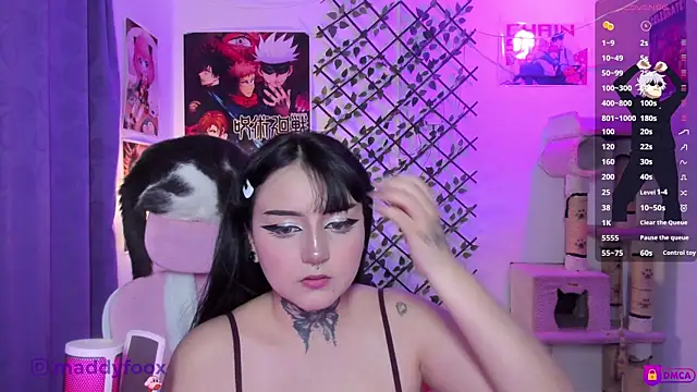 MaddyFooxx online show from May 2, 2026, 11:43 pm