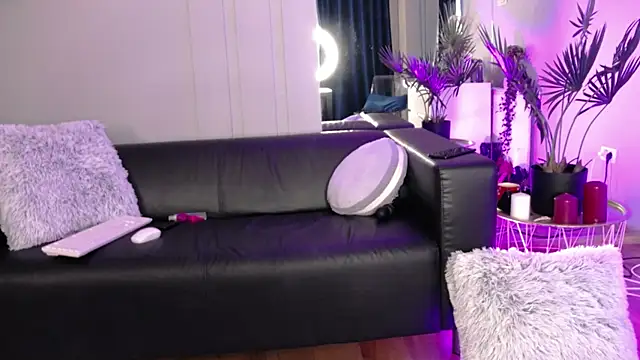 Snapshot of RosaCatalleya chatting on June 19, 2026, 4:18 am RosaCatalleya online show from June 19, 2026, 4:18 am