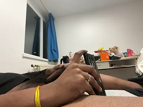 snoobyy online show from December 19, 2025, 6:43 pm