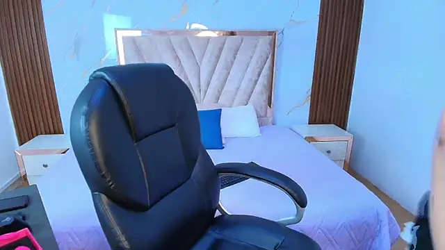 Annie mone online show from October 2, 2025, 8:45 pm