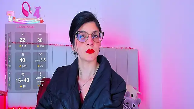 caro lyne  online show from June 12, 2026, 7:33 pm