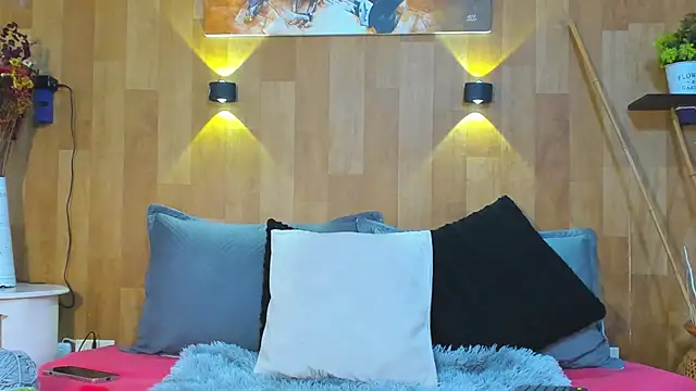 marianaa90 online show from February 13, 2026, 4:18 pm