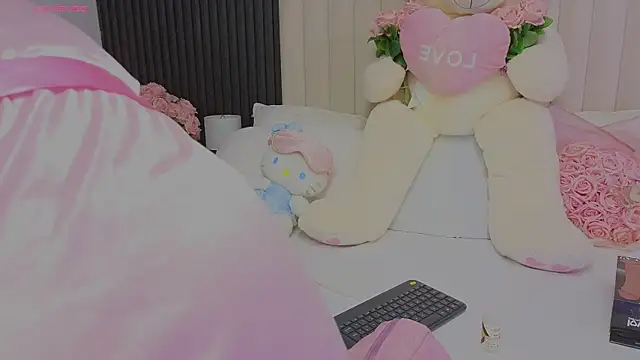 Madiee Rhea online show from July 30, 2026, 7:57 pm