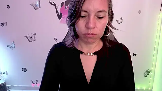 Lady breaks hearts online show from April 28, 2026, 12:42 pm