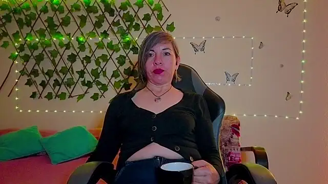 Lady breaks hearts online show from November 12, 2025, 10:41 am