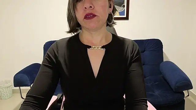 Lady breaks hearts online show from December 14, 2025, 10:32 am