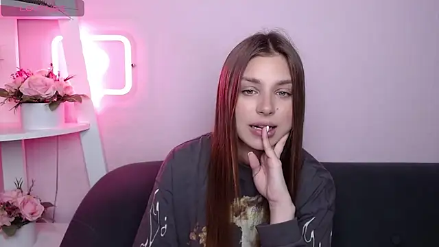 MilanaAngelAs online show from June 15, 2026, 4:34 am