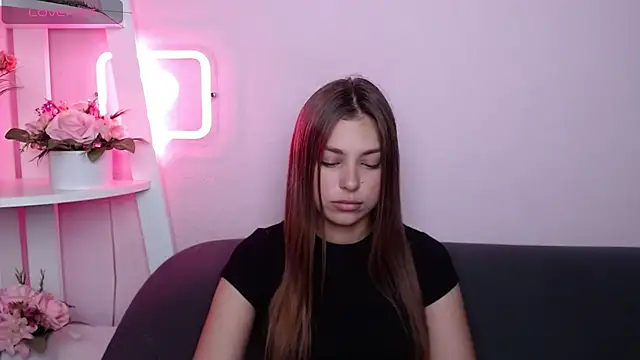 MilanaAngelAs online show from June 25, 2026, 5:12 am