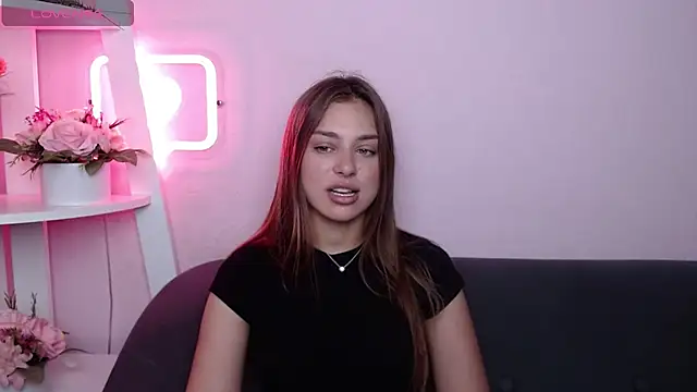 MilanaAngelAs online show from June 25, 2026, 4:43 am