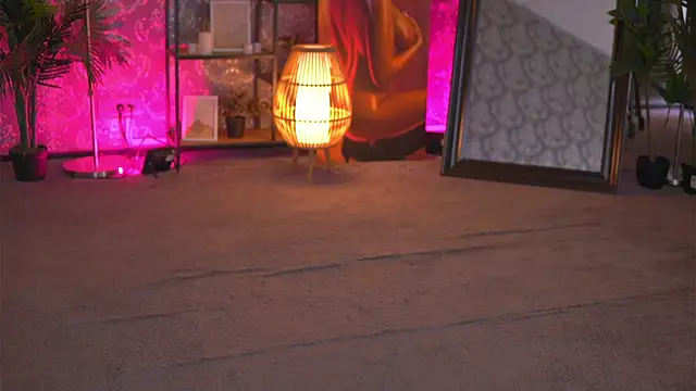 EvaZane online show from March 3, 2025, 1:23 pm