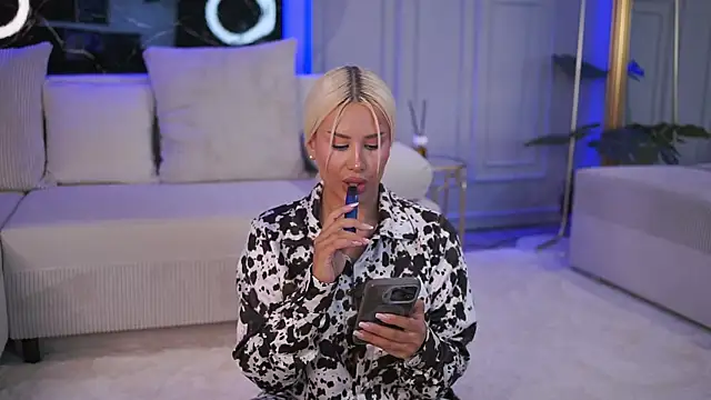 Snapshot of EvaZane chatting on July 27, 2026, 12:01 pm EvaZane online show from July 27, 2026, 12:01 pm