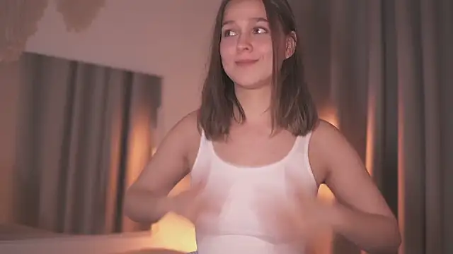 Snapshot of Addelin_Moon chatting on March 5, 2025, 7:06 pm Addelin Moon online show from March 5, 2025, 7:06 pm