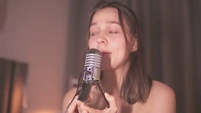 Snapshot of Addelin_Moon chatting on March 7, 2025, 4:11 pm Addelin Moon online show from March 7, 2025, 4:11 pm