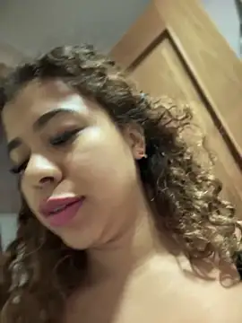 LEONCITA  online show from December 18, 2025, 11:03 am