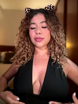 LEONCITA  online show from October 4, 2025, 5:25 pm