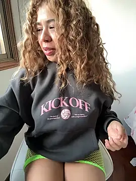 LEONCITA  online show from December 12, 2024, 4:32 pm