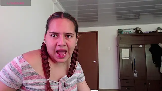 Lexyevans online show from October 6, 2025, 6:19 pm