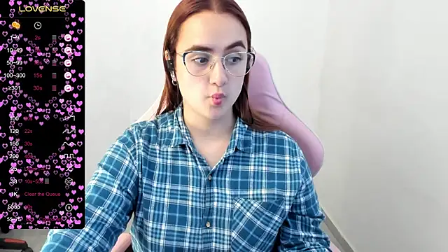 maryluna95 online show from February 11, 2025, 10:50 pm