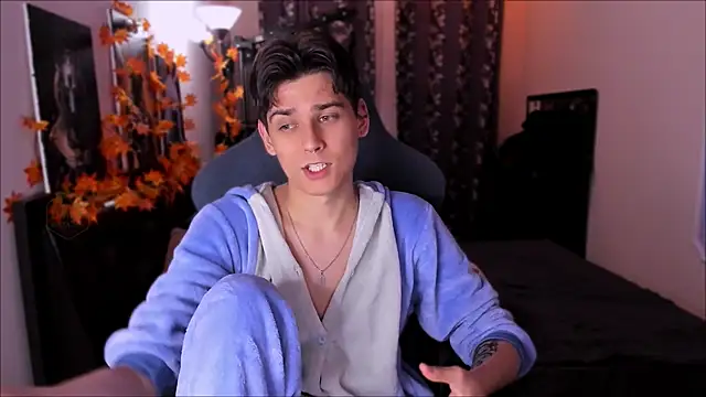 Foxicfu online show from November 5, 2025, 8:01 pm