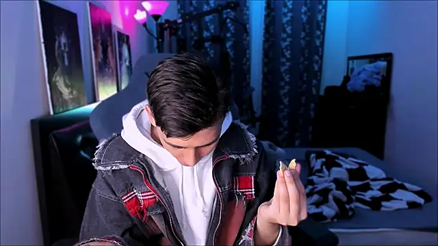 Foxicfu online show from September 27, 2025, 2:12 pm