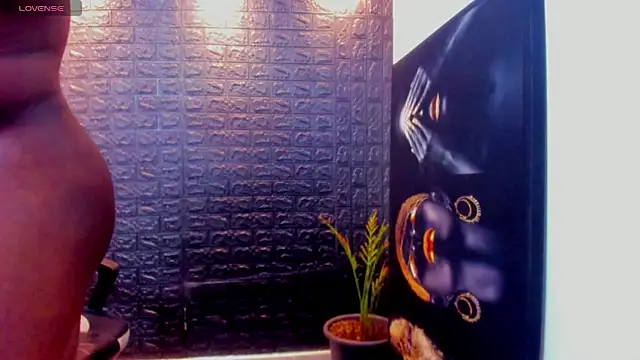 Snapshot of tommike chatting on May 15, 2026, 2:04 pm tommike online show from May 15, 2026, 2:04 pm