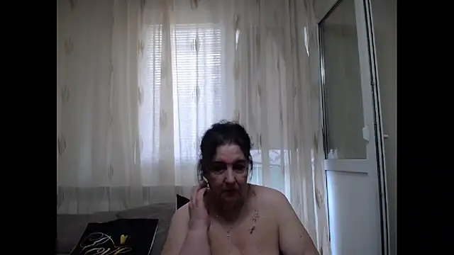 Snapshot of maturekorine chatting on July 9, 2026, 11:42 am maturekorine online show from July 9, 2026, 11:42 am