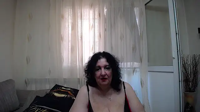 Snapshot of maturekorine chatting on July 31, 2026, 4:26 pm maturekorine online show from July 31, 2026, 4:26 pm