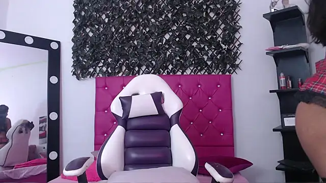 michel cardona online show from October 31, 2025, 4:25 pm