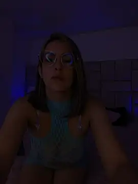 IsisLoveyes  online show from January 8, 2026, 11:44 pm