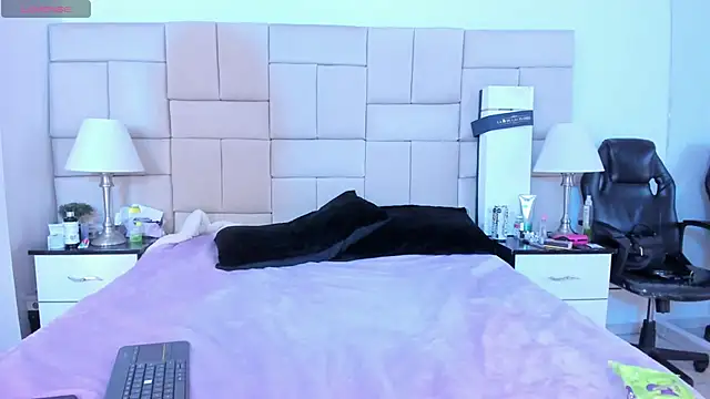 IsisLoveyes  online show from October 11, 2025, 11:50 pm