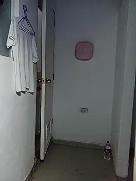 Snapshot of KarameloVzla chatting on February 10, 2026, 2:21 am KarameloVzla online show from February 10, 2026, 2:21 am