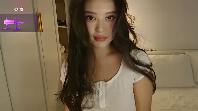 tenderlybaee online show from September 26, 2025, 4:19 am