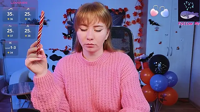 D0nna  online show from November 3, 2025, 7:39 pm