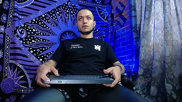 Dicaprioo  online show from October 3, 2025, 6:53 pm