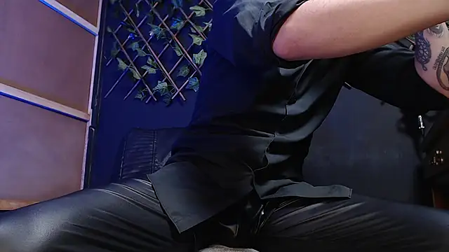 Dicaprioo  online show from November 26, 2025, 5:57 pm