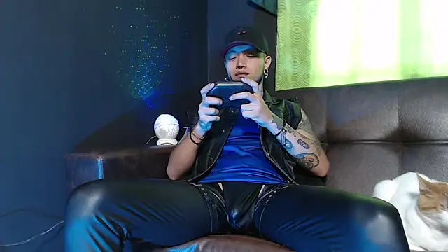 Dicaprioo  online show from May 5, 2026, 11:57 am
