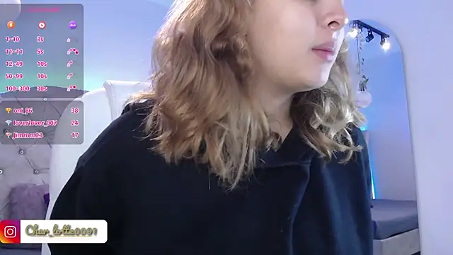 Charlotte Jones   online show from March 21, 2025, 11:12 am