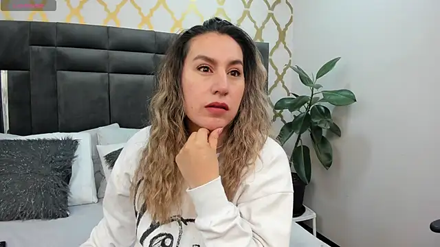 Snapshot of RubbyTaylor chatting on July 11, 2026, 11:32 am RubbyTaylor online show from July 11, 2026, 11:32 am