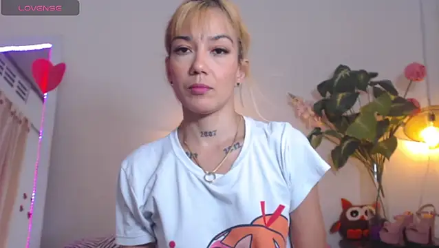 Veronicaa 2 online show from June 16, 2026, 9:04 pm