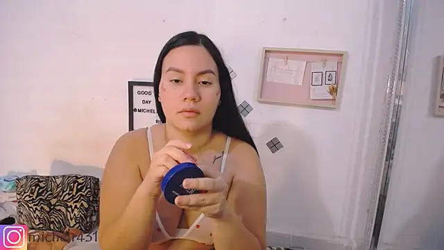 Mia  reys online show from September 27, 2025, 12:11 pm