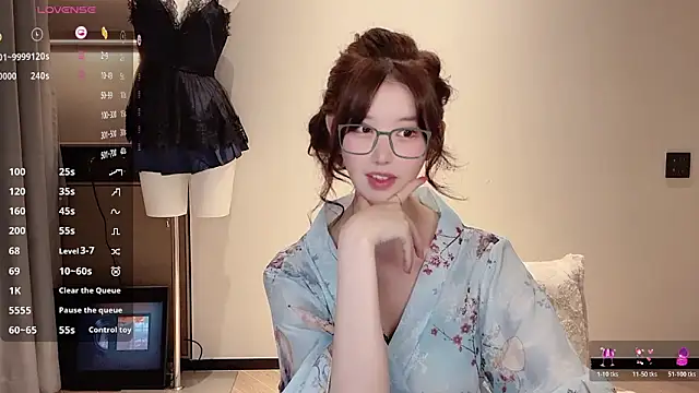 omaiiil online show from November 9, 2025, 1:04 pm