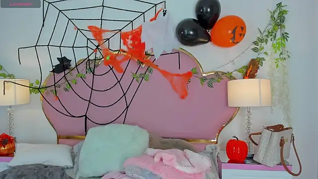 Snapshot of EmmaCrush chatting on October 29, 2025, 9:14 pm EmmaCrush online show from October 29, 2025, 9:14 pm