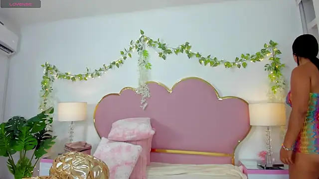 Snapshot of EmmaCrush chatting on September 28, 2025, 9:11 pm EmmaCrush online show from September 28, 2025, 9:11 pm